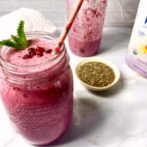 A berry smoothie using foods that reduce stress